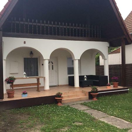 Julianna Apartmanhaz Balatonlelle Ngoại thất bức ảnh